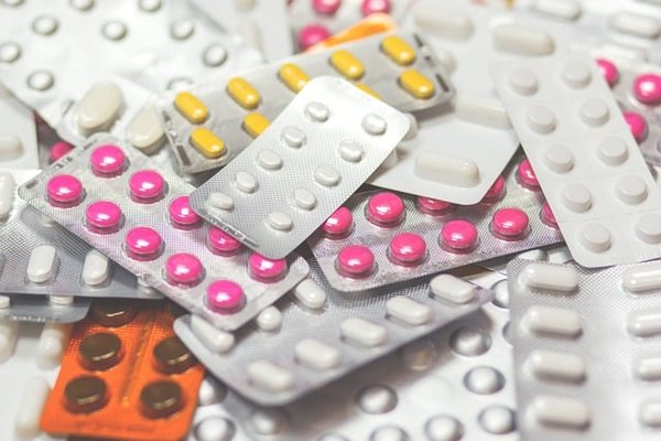 Quelles sont les différences entre les médicaments génériques et les médicaments originaux ?